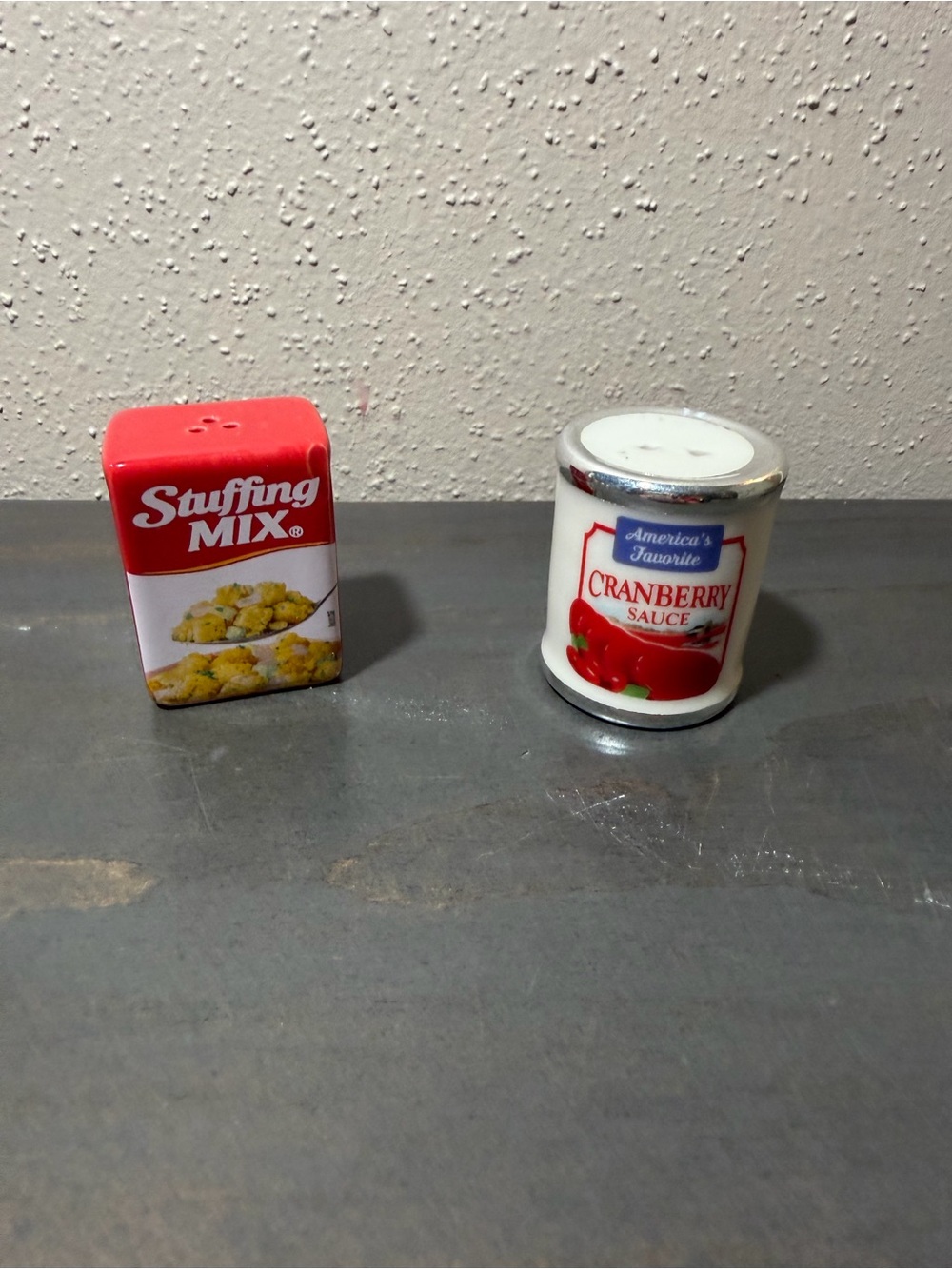 Stuffing Mix & Cranberry Sauce Salt and Pepper Shaker Set - NWT